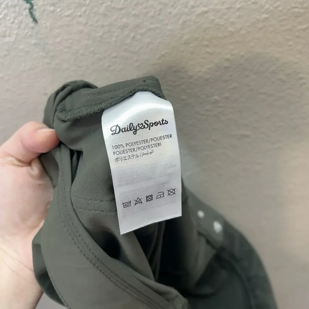 Daily Sports Pants‎ SZ 18 Green Lyric Quick Dry Performance Tapered Straight Leg